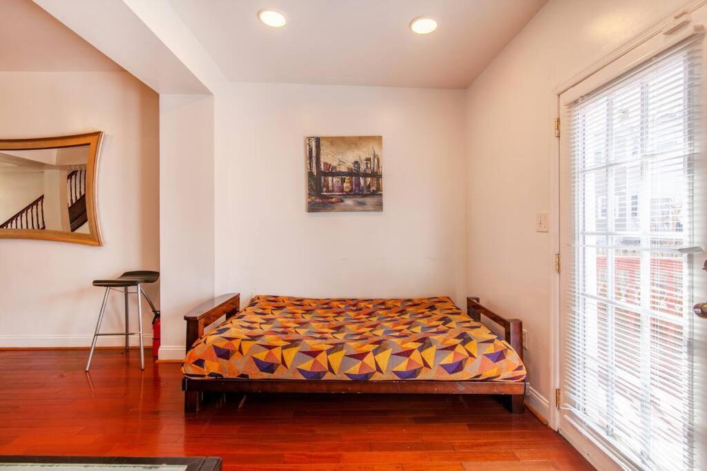 Сasa de vacaciones Relaxing, Spacious, Private, Walkable In Petworth!