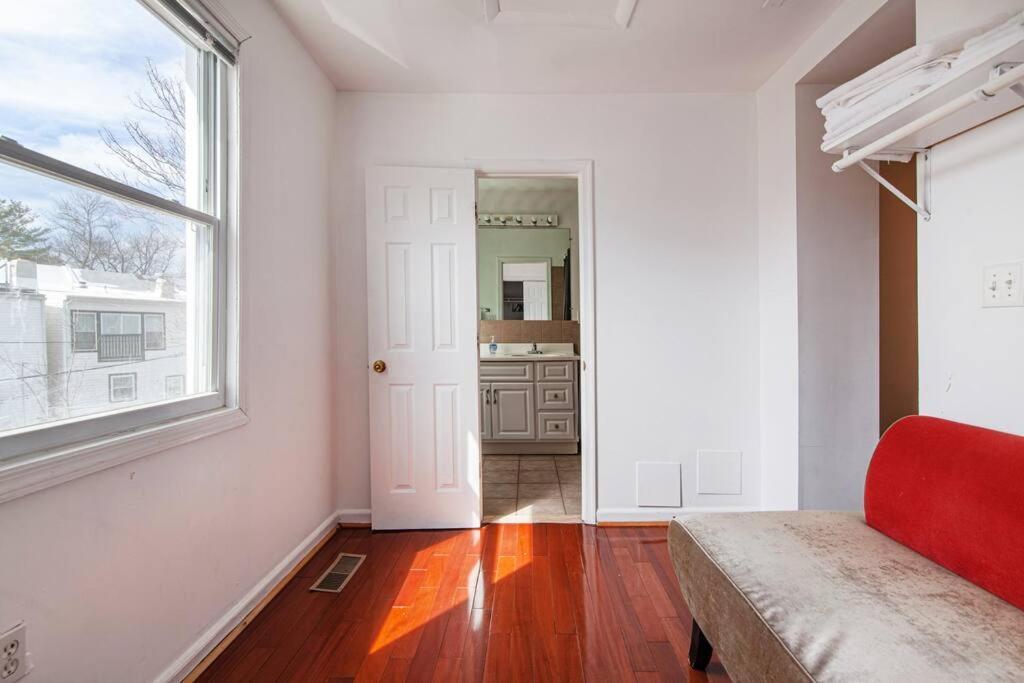 Сasa de vacaciones Relaxing, Spacious, Private, Walkable In Petworth! *