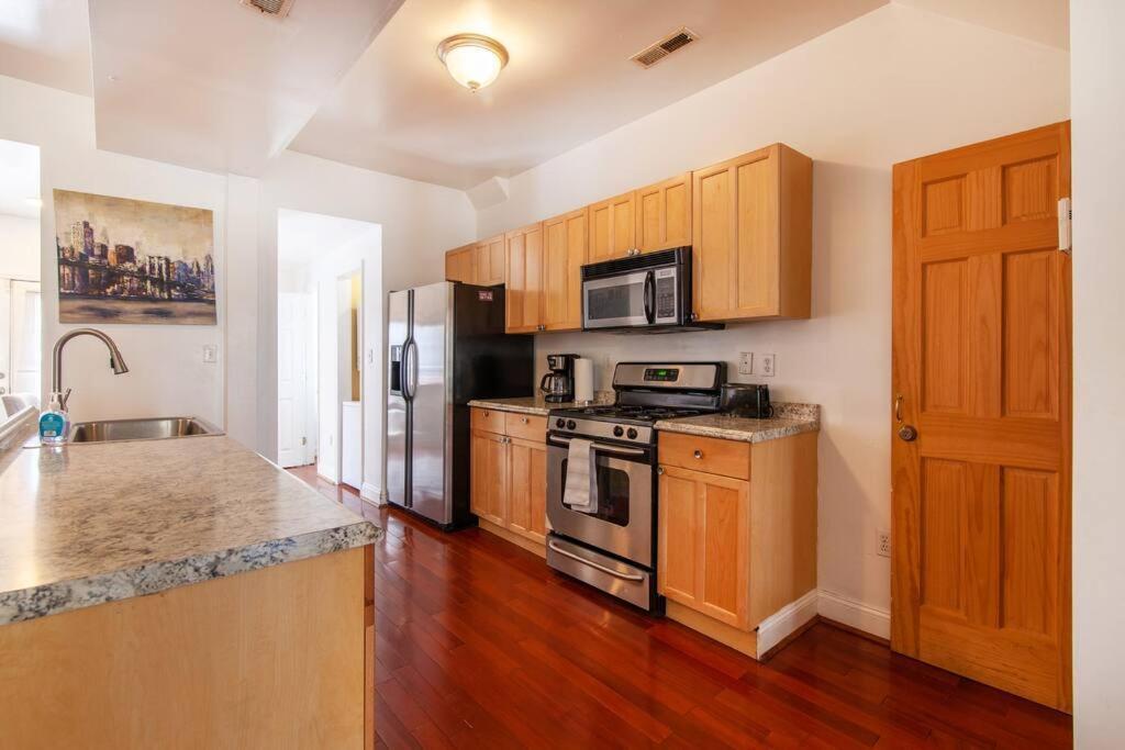 Relaxing, Spacious, Private, Walkable In Petworth! *
