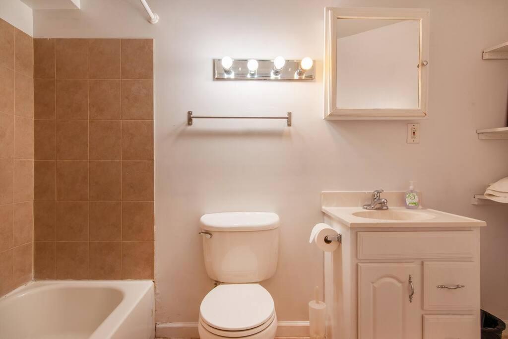 Relaxing, Spacious, Private, Walkable In Petworth! Сasa de vacaciones