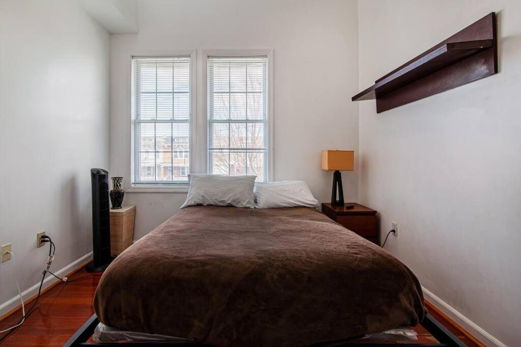 Сasa de vacaciones Relaxing, Spacious, Private, Walkable In Petworth! *