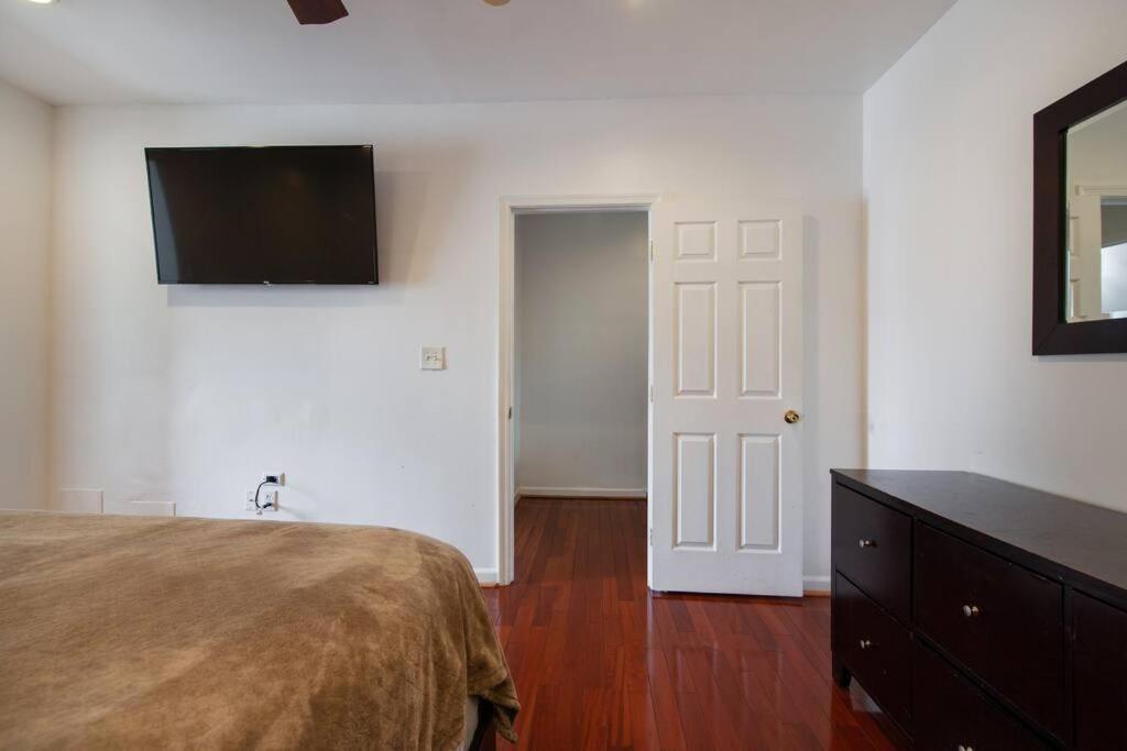 Relaxing, Spacious, Private, Walkable In Petworth! Сasa de vacaciones